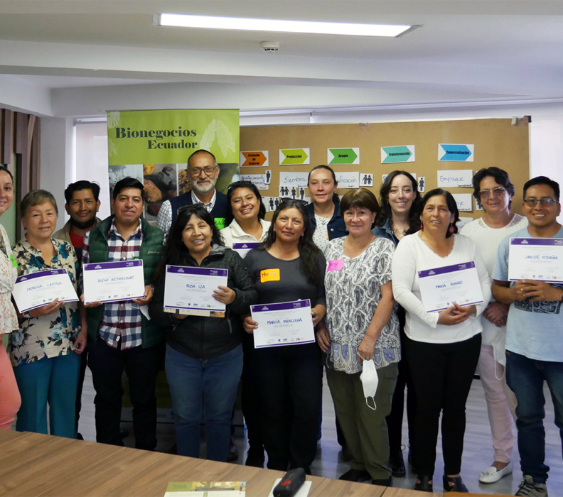 Productores de Quito que abastecen a Ethnisnack recibieron taller de género