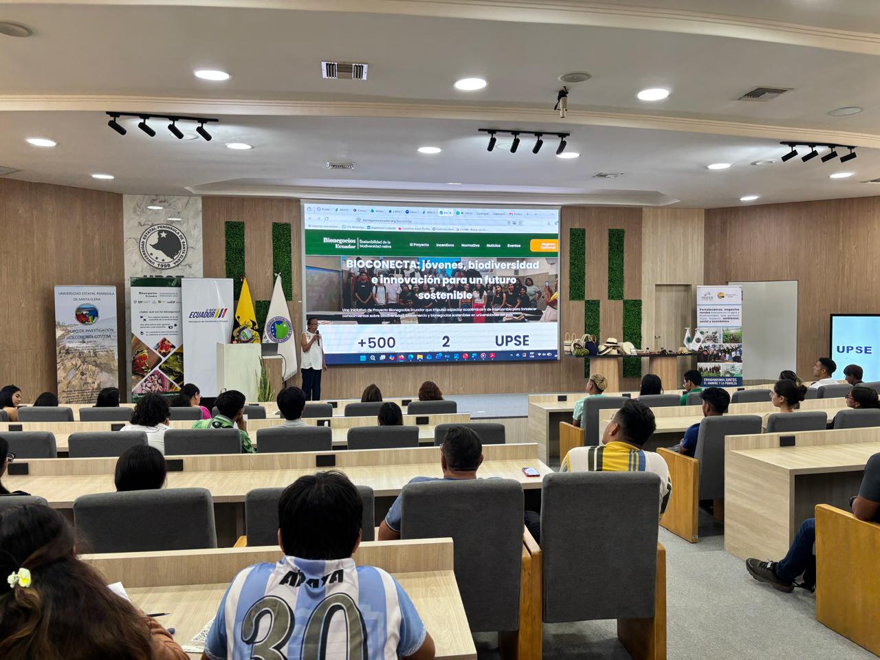 BIOCONECTA llegó a la UPSE y culminó su recorrido universitario presencial con más de 800 jóvenes participantes